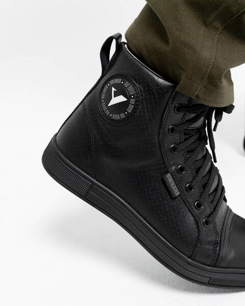 triumph urbane boot